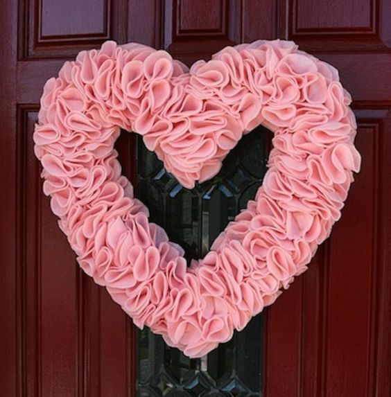 DIY Lovely Heart Shaped Valentines' Wreath Ideas