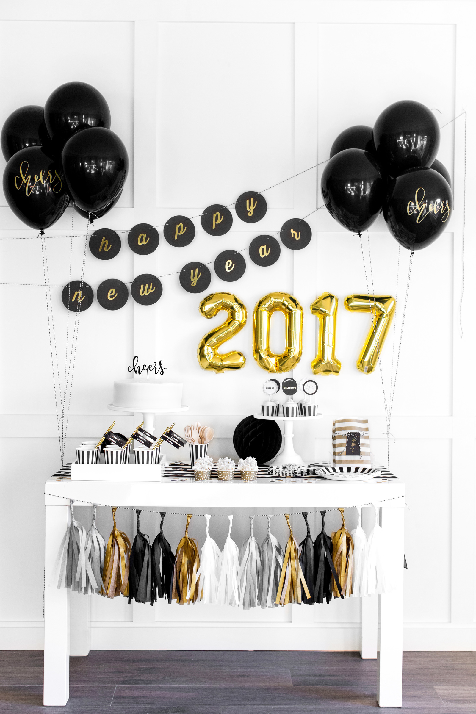 golden new year's party decoration ideas