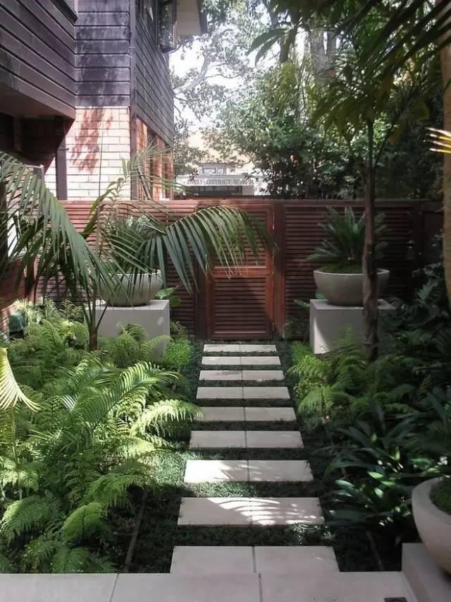 Fascinating Garden Walkways For Modern Outdoor Setting