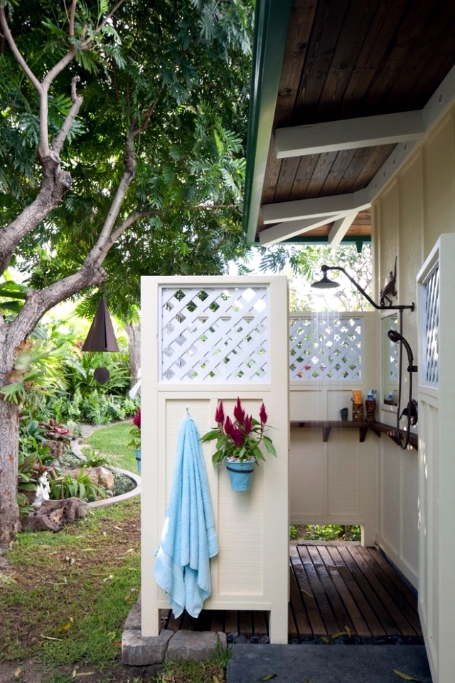 Refreshing Outdoor Showers That Will Steal The Show