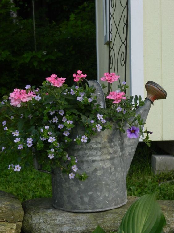 Stunning Watering Cans Decor Ideas For Your Garden