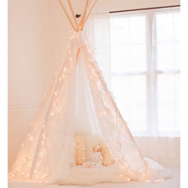 cool-romantic-fairy-lights-decorated-reading-nook