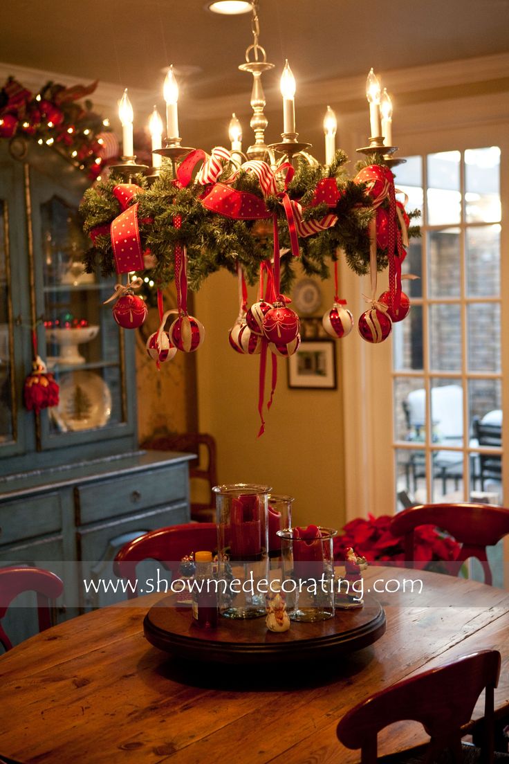cozy-christmas-ornaments-chandelier