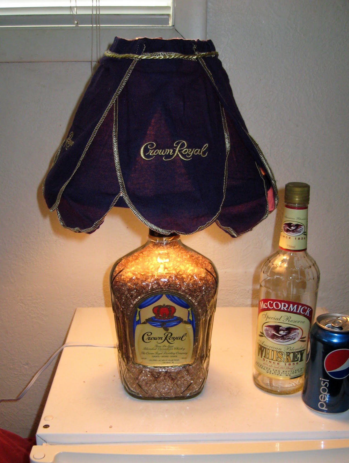 diy-crown-bottle-lamp