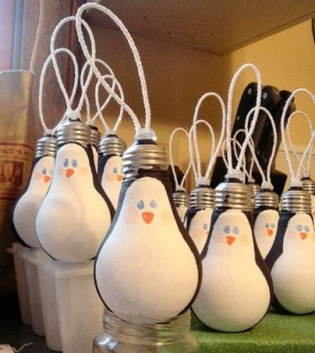 diy-light-bulb-pinguins