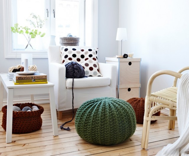 green-knitted-pouf