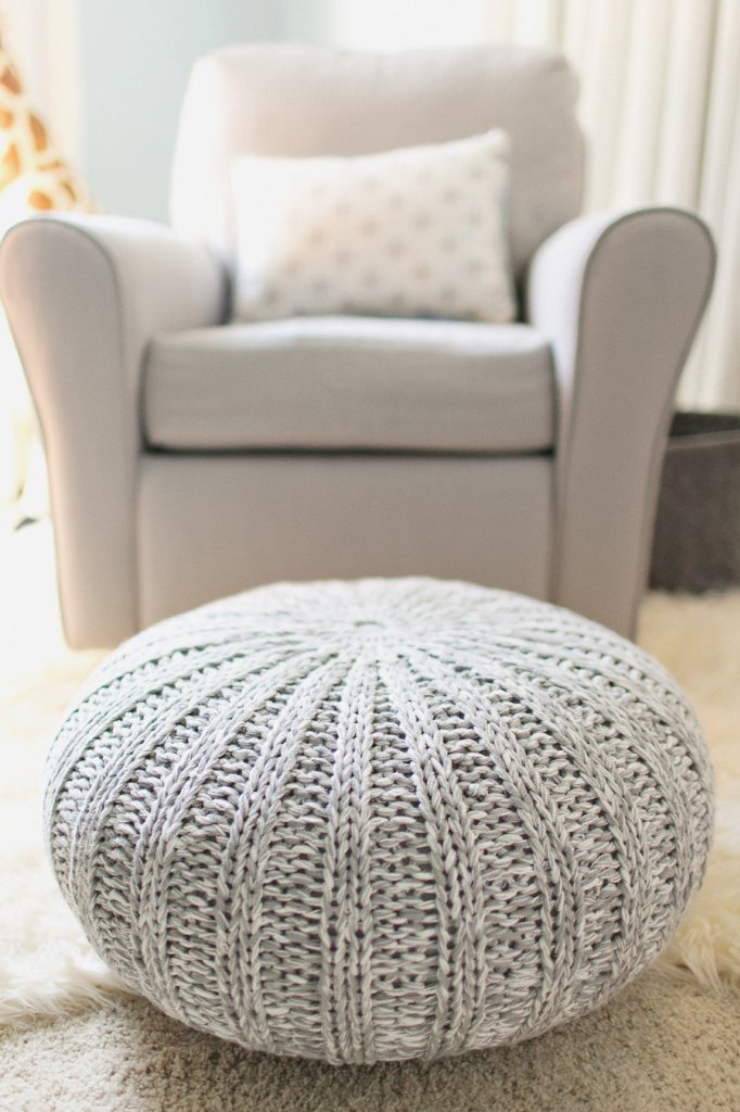 grey-knitted-pouf