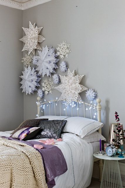 christmas-paper-snowflakes-wall-decor
