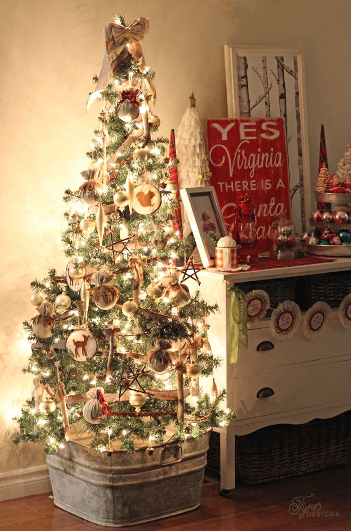 creative-diy-cottage-christmas-tree