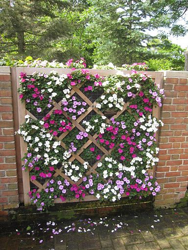 creative-flowers-fence-decor
