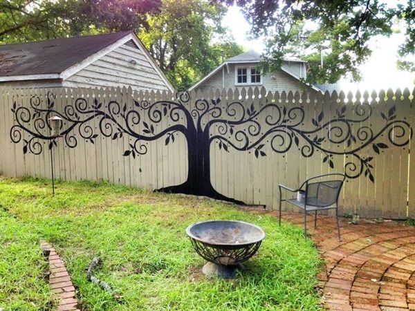 creative-garden-fence-tree-decor