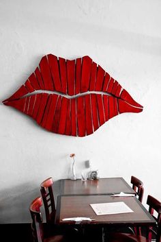 red-lips-wood-wall-decor