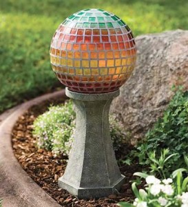 DIY GARDEN GLOBES GIVE YOU AN EXCUSE TO STAND AND STARE