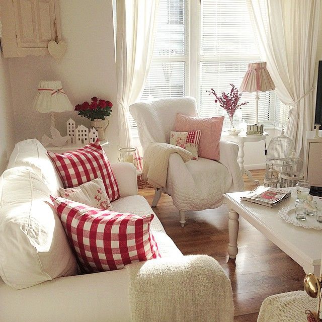 red-and-white-living-room-decor