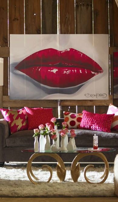 red-lips-wall-decor