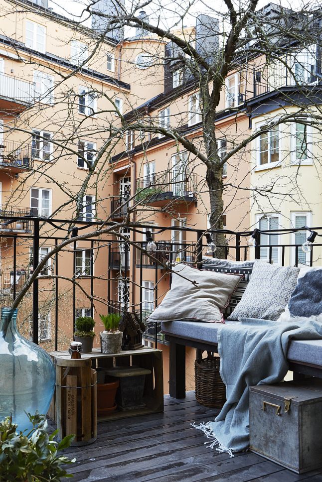 winter-decor-for-your-balcony