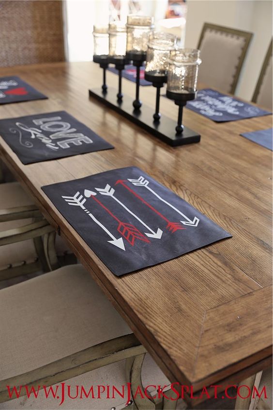 chalkboard-lovely-dining-table-crafts