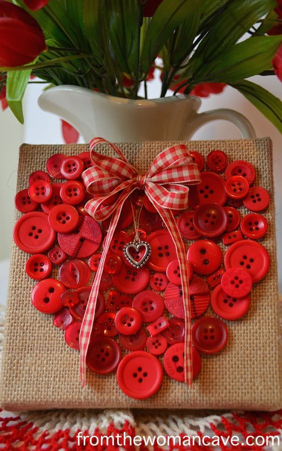valentines-diy-buttons-canvas
