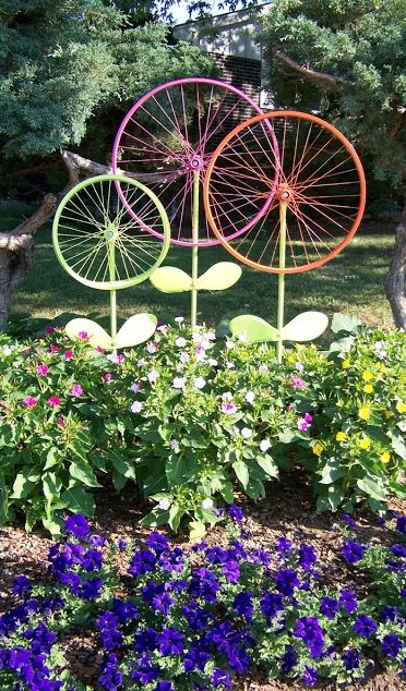 bike-wheels-garden-decor