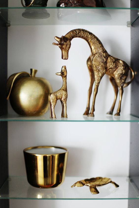 golden-giraffe-decor