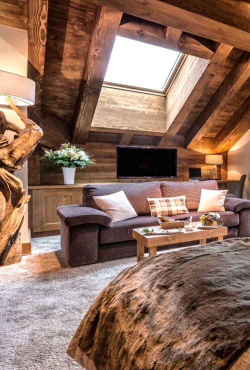 log-house-attick-bedroom