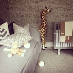 nursery-giraffe-interior