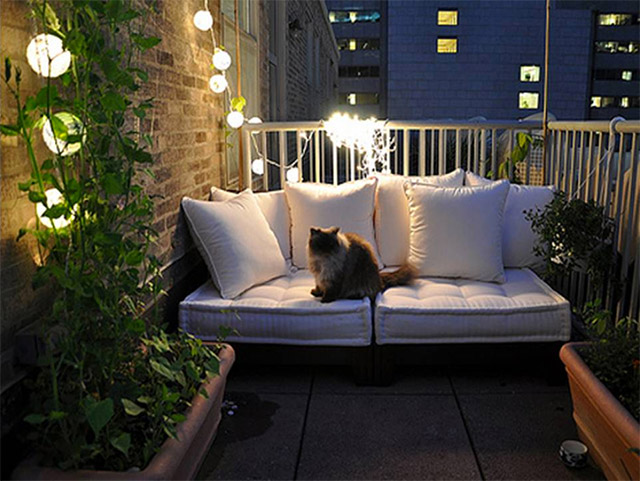 romantic-small-balcony-decor