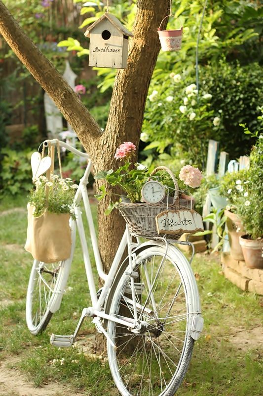 vintage-bike-garden-decor