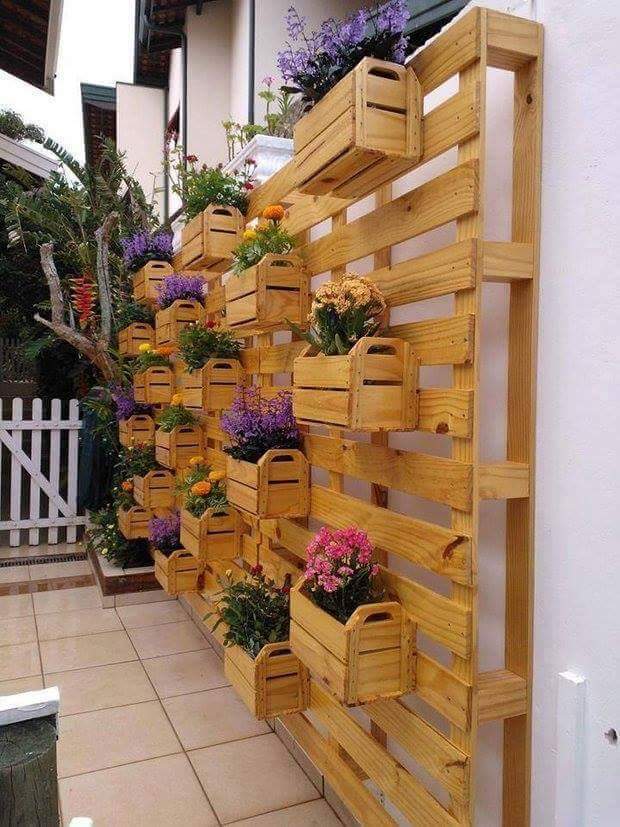 wooden-crates-for-your-garden-decor1