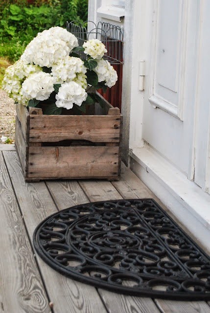 wooden-crates-for-your-garden-decor7