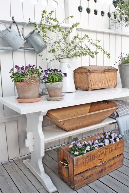 wooden-crates-for-your-garden-decor9