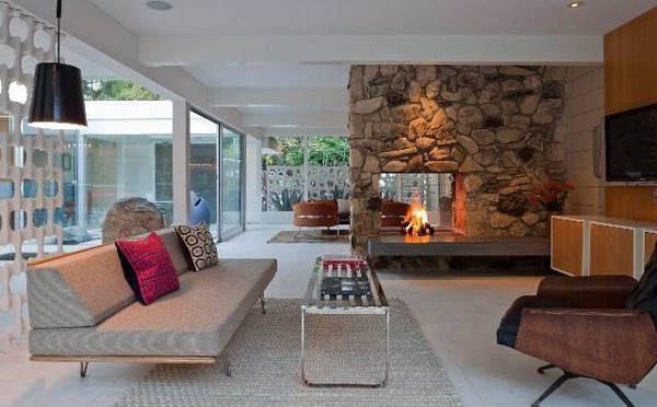 two-sided-fireplace-ideas12