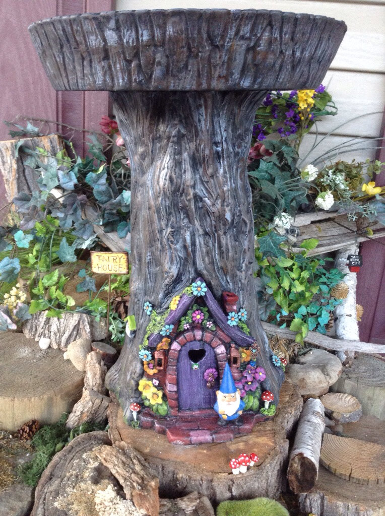 tree stump fairy garden4